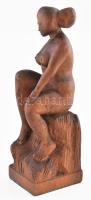 1977, MG jelzéssel: Női akt. Faragott és pácolt fa, m: 32 cm