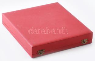 Budafok-Háros. Bronz plakett, dobozában, 14,5x13,5 cm