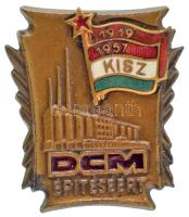 ~1957-1960. &quot;DCM építéséért - KISZ 1919-1957&quot; részben zománcozott bronz jelvény, hátoldalán &quot;3485&quot; sorszámmal (~21x20mm) T:AU