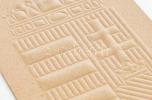 Koronás magyar címer, dombornyomott forgácslap, 29x16,5 cm