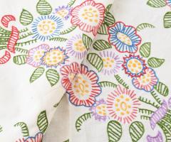 Kézi hímzett terítő 105x135 cm