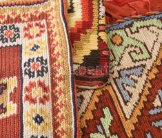 3 db Kelim párna kézimunka 50x60 cm ig + kis terítő