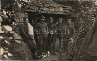 Osztrák-magyar katonák kutyával / WWI Austro-Hungarian K.u.K. military, soldiers with dog. photo (EK)