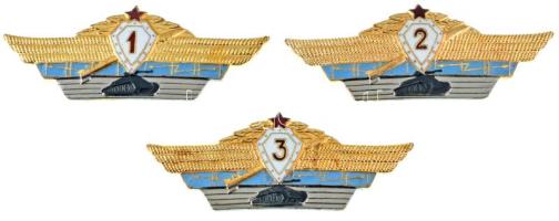 Szovjetunió ~1970. 1., 2., 3. osztályú harckocsizó aranyozott, zománcozott fém jelvény (3xklf) T:AU Soviet Union ~1970. 1st, 2nd, 3rd class trooper badge, gilt, enamelled (3xdiff) C:AU