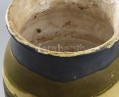 Gorka Lívia váza. Jelzett, szájánál repedéssel, m: 30 cm