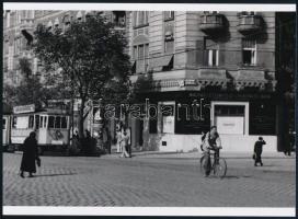 cca 1938 Budapest, a 19-es villamos a Horthy Miklós úton, 1 db modern nagyítás, jelzés nélkül, 15x21 cm