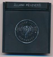 1979. "Nemzetközi Gyermekév" jelzett Ag bélyegérem eredeti, sérült ÁPV tokban (~3,30g/0.83...