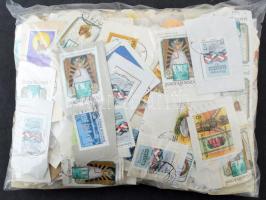 500 gramm áztatni való magyar bélyeg tasakban ömlesztve