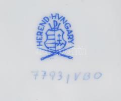 Herendi 2 db kisváza + hamuzó + Zsolnay bonbonier, közte repedéssel