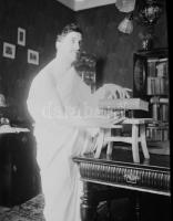 cca 1930 20 db nagy méretű üveg pozitív. Színházi előadás, csoportkép, portrék. 12x18 cm