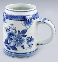 Delft korsó. Jelzett, kis kopással, m: 12,5 cm