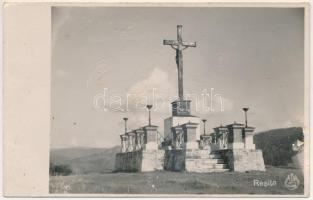 Resicabánya, Resica, Resicza, Resita; Dealul Crucei (Crucii) / kereszt emlékmű / cross monument (felületi sérülés / surface damage)