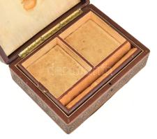 Antik bőrborítású ékszertartó doboz, kivehető tálcával, sérüléssel, kulcs nélkül, 20x15x8 cm