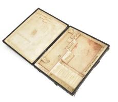 Christofle evőeszközkészlet-tartó doboz, belseje szarvasbőr, jelzett, sérült, 37x30 cm