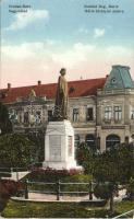 Nagyvárad statue of Queen Mária with bank