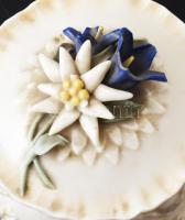 Ens plasztikus virágmintás cukortartó. Jelzett, sérült szirmokkal, d: 12 cm