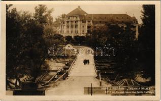 1925 Pöstyén-fürdő, Kúpele Piestany; Thermia Palace Hotel from the pontoon bridge / szálloda a hajóhídról nézve