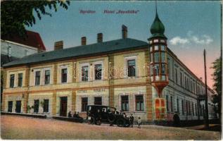 Bártfa, Bardejov, Bardiov; Hotel Republika / szálloda és autó (fa)