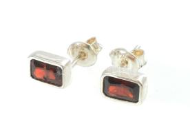 Ezüst(Ag) fülbevalópár gránáttal, jelzett, bruttó: 1,3 g