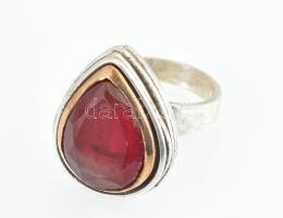 Ezüst(Ag) gyűrű szintetikus rubinnal, jelzett, méret: 55, bruttó: 12,8 g