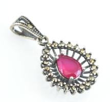 Ezüst(Ag) medál szintetikus rubinnal, jelzett, bruttó: 2,65 g