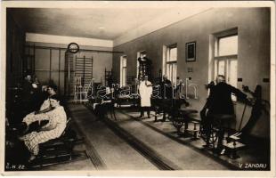 1930 Trencsénteplic, Trencianske Teplice; V Zandru / fürdő belső, gyógytorna terem, edzőterem / spa interior, therapeutic exercise room, gym (fl)