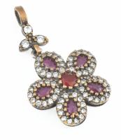 Ezüst(Ag) medál szintetikus rubinnal, jelzés nélkül, h: 4 cm, bruttó: 8,2 g