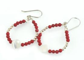 Ezüst(Ag) fülbevalópár korallal, jelzett, h: 3,5 cm, bruttó: 2,96 g