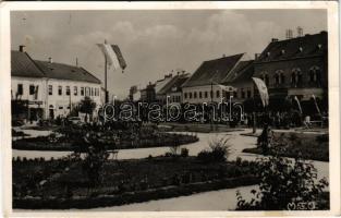 1940 Dés, Dej; Fő tér, bevonulás, országzászló, horogkeresztes zászlók / main square, entry of the Hungarian troops, Hungarian flag, swastika flags + "1940 Dés visszatért" So. Stpl (fl)