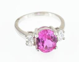 Ezüst(Ag) gyűrű szintetikus kővel, jelzett, méret: 54, bruttó: 3,9 g