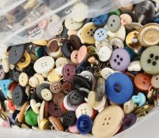 2 zacskónyi vegyes gomb