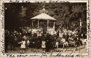 1930 Szliács, Sliac; zene pavilon a fürdő parkjában / music pavilion in the spa park. photo (EK)