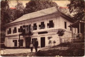 1908 Szliács, Sliac; Amália udvar. &quot;Magyar Bazár&quot; Waktor Sámuel kiadása / villa (gyűrődések / creases)