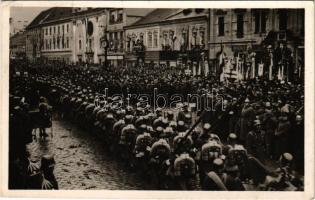 1938 Kassa, Kosice; bevonulás / entry of the Hungarian troops + "1938 Kassa visszatért" So. Stpl. (EK)