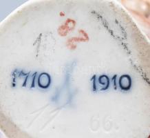 Meisseni halászó angyal (puttó) figura. Kézzel festett, jelzett, minimális kopással. 9 cm