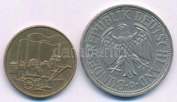 NDK 1950A 50pf Al-bronz + NSZK 1951D 2M Cu-Ni T:AU patina, az egyiken kis ph
GDR 1950A 50 Pfennig A...