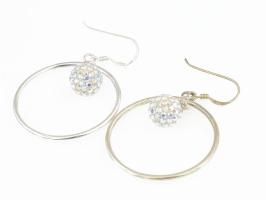 Ezüst(Ag) fülbevalópár shamballa gyönggyel, jelzett, d: 3 cm, bruttó: 5,34 g