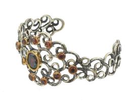 Ezüst(Ag) gránát köves karperec, jelzés nélkül, bruttó: 23,3 g