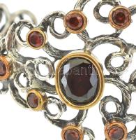 Ezüst(Ag) gránát köves karperec, jelzés nélkül, bruttó: 23,3 g