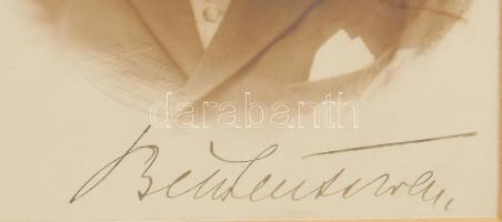 Bethlen István (1874-1946) miniszterelnök aláírt fotója üvegezett keretben 11x17 cm