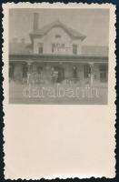 cca 1930-1940 Székelyföldvár, vasútállomás, fotó, 9×6 cm / Războieni, Romania, photo