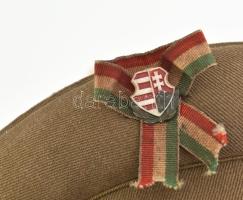 1956 Forradalmi nemzetőr, átállt katona sapkája, Kossuth címerrel, hozzá magyar nemzeti trikolor kar...