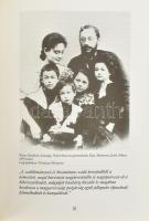 Hanák Péter et al.: Az Andrássy út. Bp., [1994], Terézvárosi Önkormányzat. Fekete-fehér fotókkal ill...