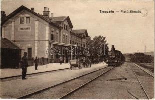 Trencsén, Trencín; Vasútállomás, gőzmozdony, vonat. Vasúti levelezőlapárusítás 140. / railway station, locomotive, train (fa)