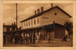 1924 Nagymihály, Michalovce; Indóház, vasútállomás, vasutasok. Alexander Halász Photogr. / railway station, railwaymen (EK)