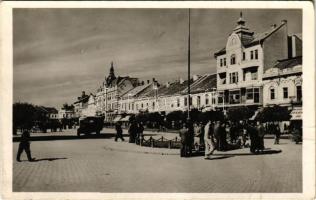 Szatmárnémeti, Satu Mare; Horthy Miklós tér, autóbusz / square, bus (gyűrődések / creases)