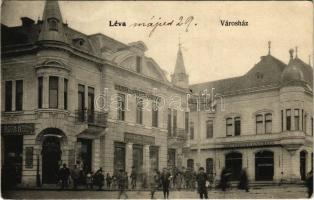 1906 Léva, Levice; Városháza, Barsmegyei Népbank, Róth K., Borcsányi és Csermák üzlete, Lang központi kávéháza. Dukesz Lipót kiadása / town hall, bank, shops, café (Rb)