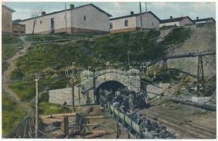 1922 Nyitrabánya, Handlová, Krickerhau; Bánya bejárata, iparvasút, bányászok a csillékben. Foto Maksay / entry of the mine, industrial railway, mine carts (fl)