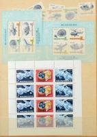 Modern gyűjtemény kevés régivel, 4 db A/4 + 4 közepes berakóban + 2 üres közepes berakó