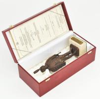 Demjén Imre (1937- ): Magyar katonai viselettörténet: Magyar öltözetű tábornok teljes dísz-/gálaegye...